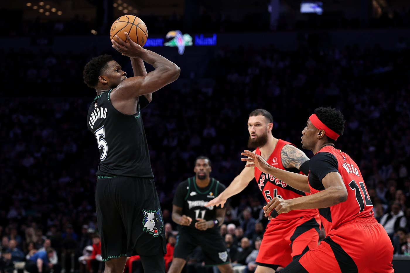 Anthony Edwards' big slam over RJ Barrett sparks Timberwolves to 115-107 win over Raptors | iNFOnews.ca Anthony Edwards' big slam over RJ Barrett sparks Timberwolves to 115-107 win over Raptors | iNFOnews.ca
