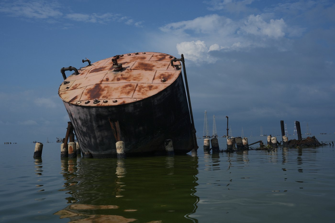 Photos show broken oil infrastructure and blackouts on Venezuela's Lake Maracaibo | iNFOnews.ca