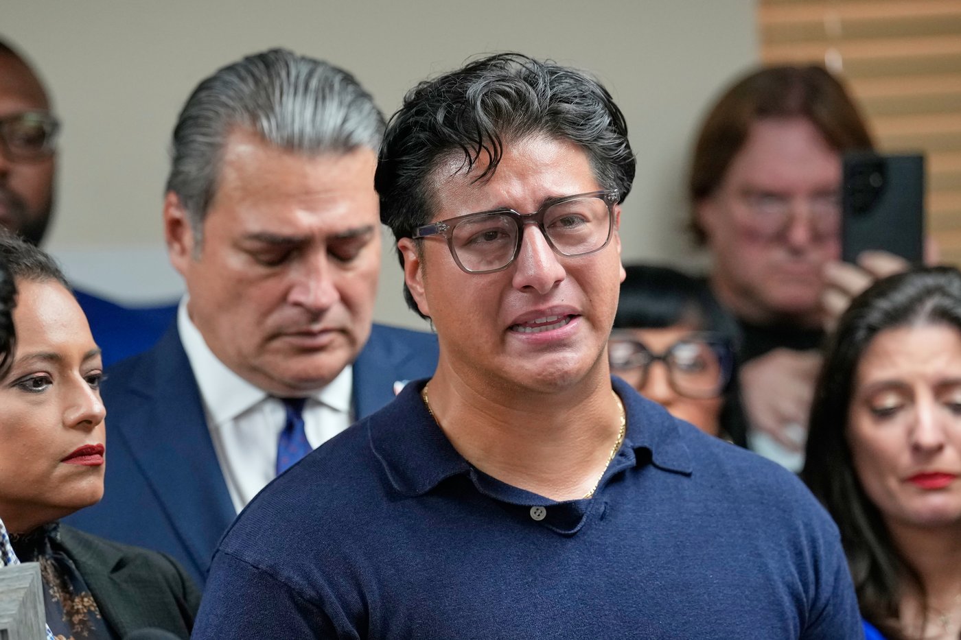 Family demands an independent probe after ICE officer fatally shoots a man in Houston | iNFOnews.ca Family demands an independent probe after ICE officer fatally shoots a man in Houston | iNFOnews.ca
