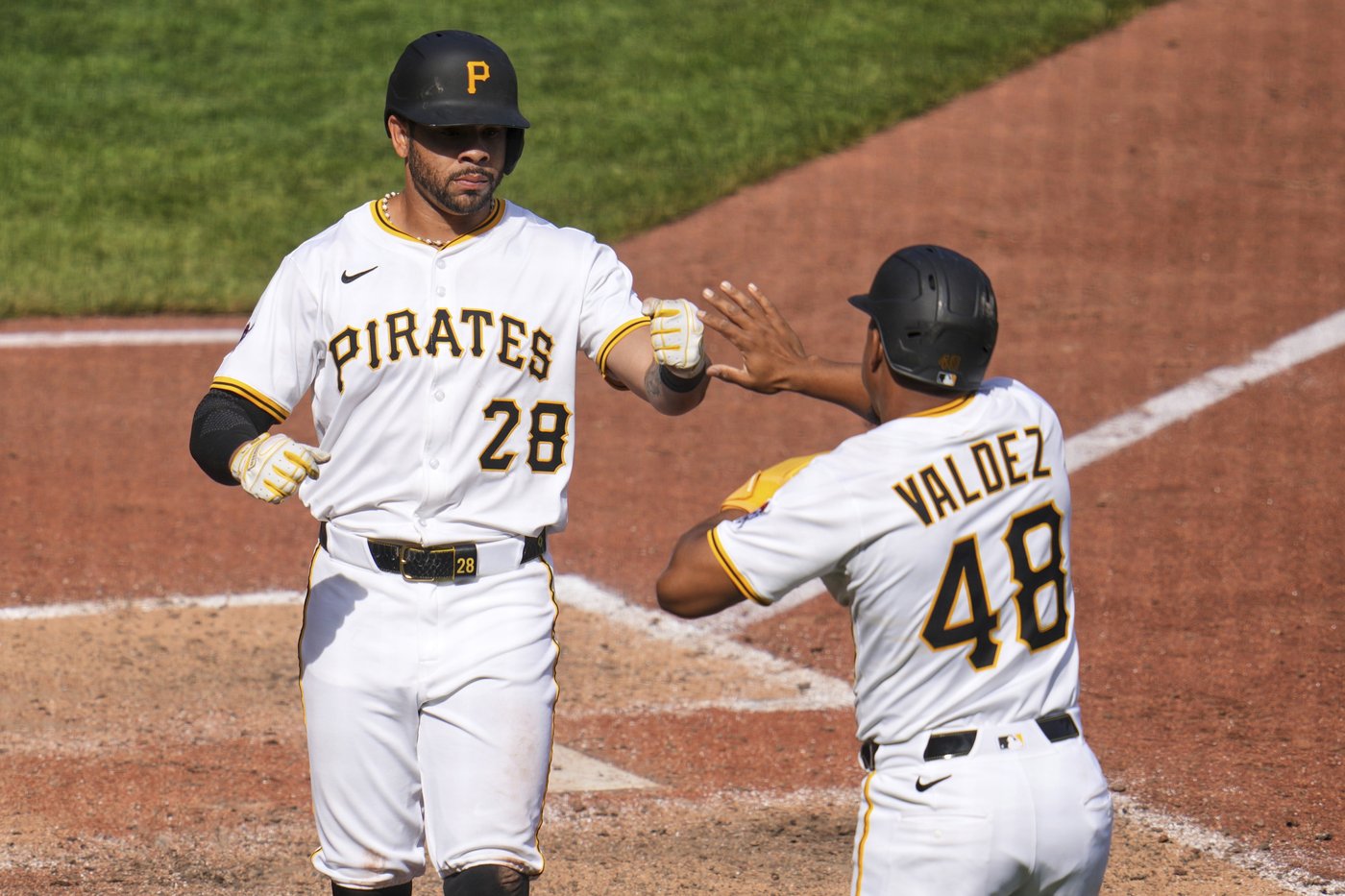 Guardians win, but closer Emmanuel Clase falters again, blowing a 3-run lead in the 9th | iNFOnews.ca