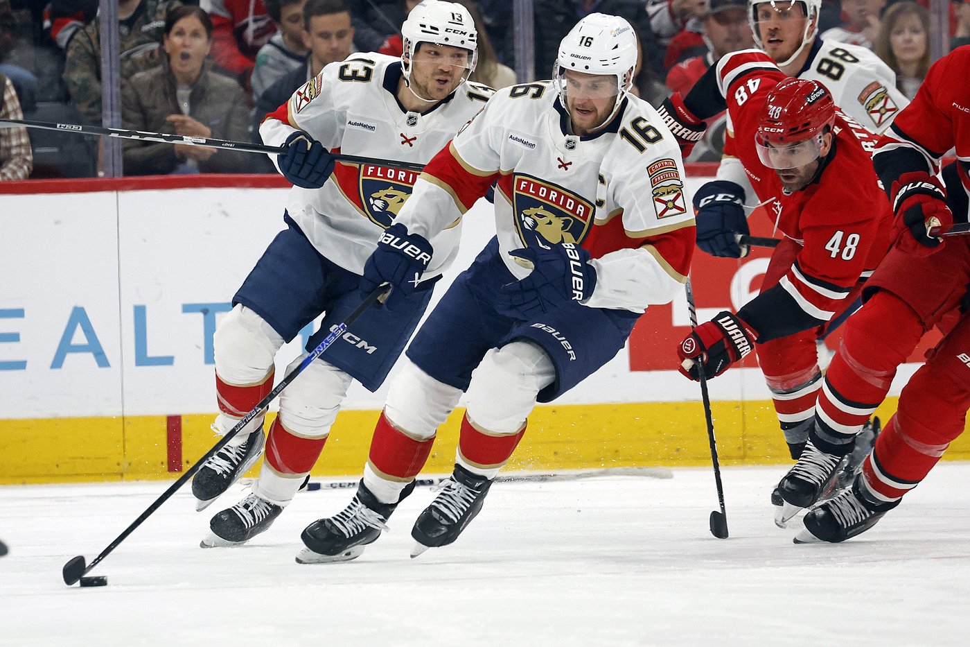 Greer, Lundell help Panthers beat back Hurricanes 6-3 | iNFOnews.ca