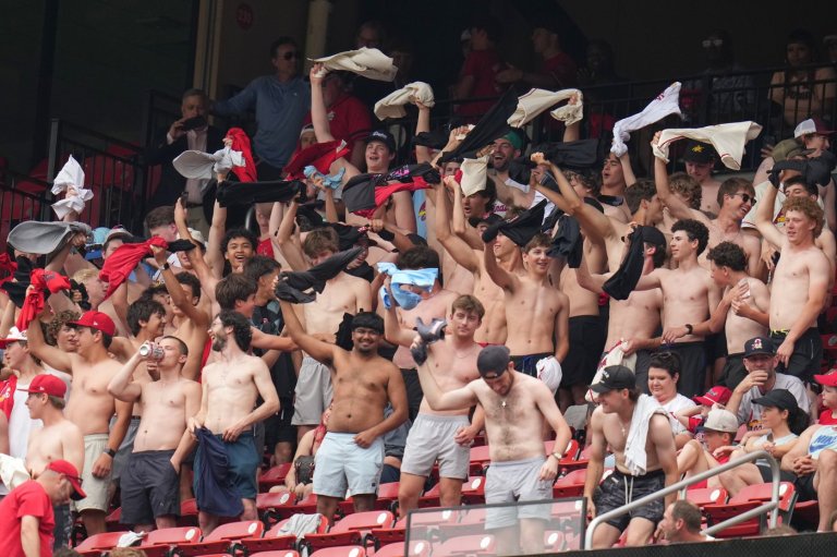 Cardinals manager Marmol offers to buy tickets for fans to recreate shirtless revelry | iNFOnews.ca
