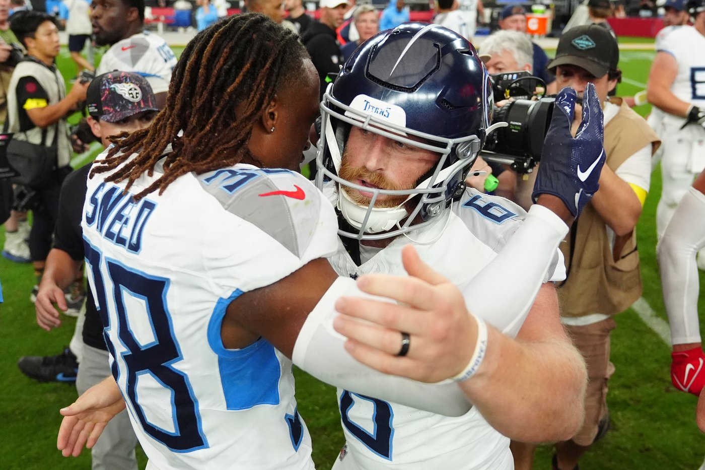 Titans snap 10-game skid with improbable comeback to beat Cardinals 22-21 | iNFOnews.ca