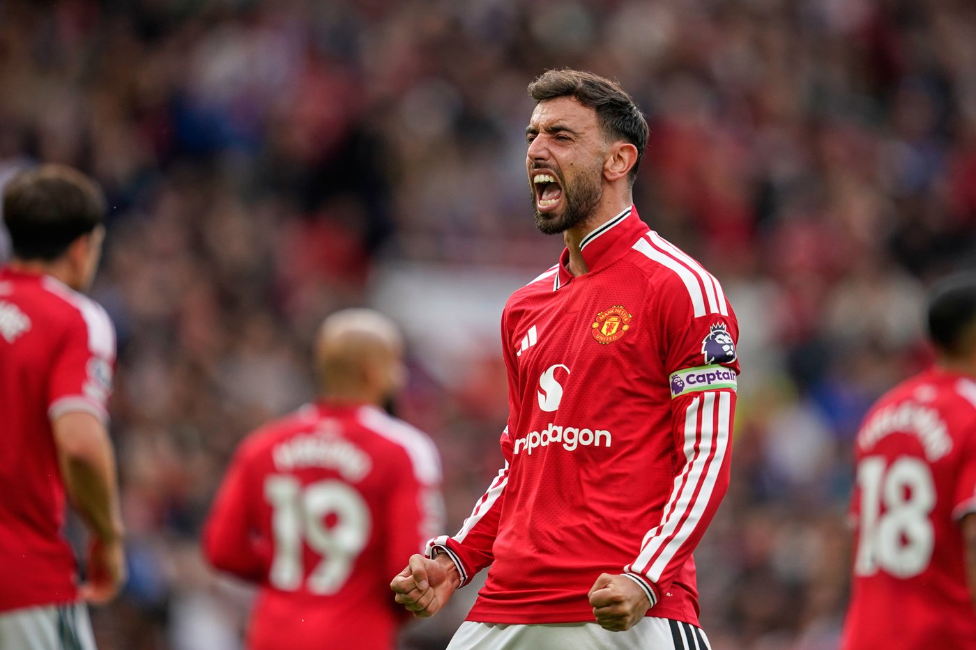 Premier League: Fernandes hat trick inspires United's comeback win as Palmer stars again for Chelsea | iNFOnews.ca
