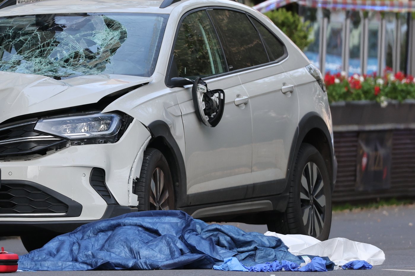 A driver plows into people in a shopping area in Germany, killing 2 | iNwheels A driver plows into people in a shopping area in Germany, killing 2 | iNwheels