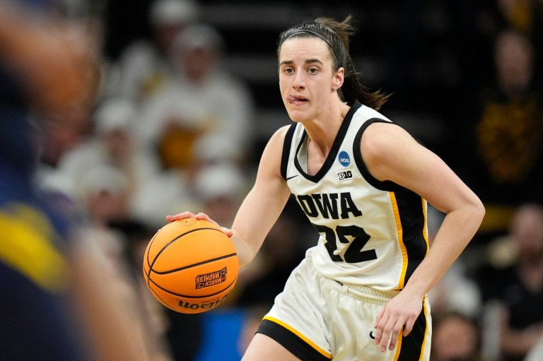 Caitlin Clark returns to action on grass instead of hardwood | iNFOnews.ca