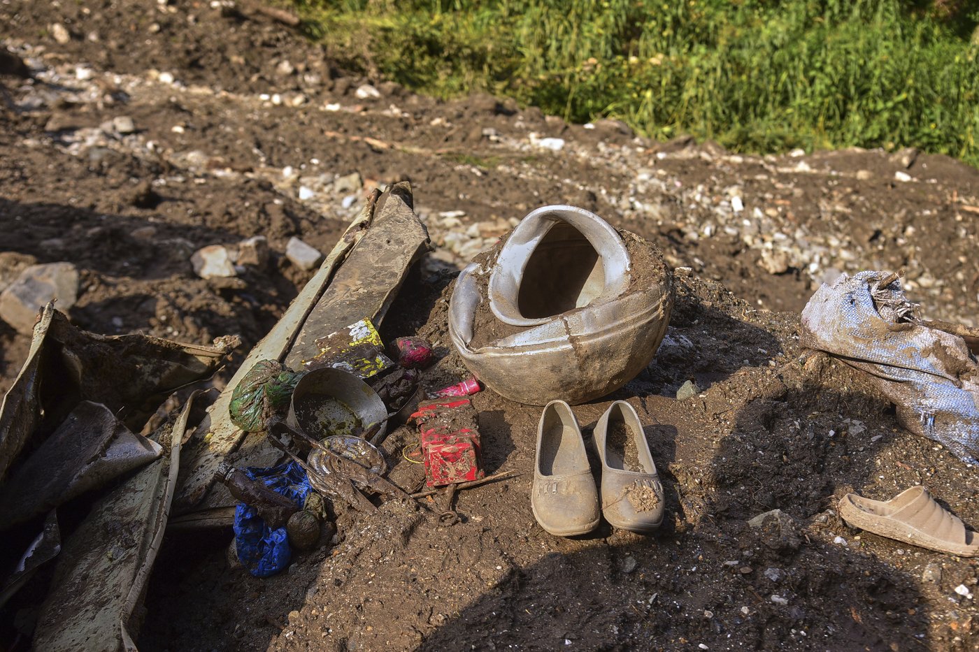 Photos of mourners and searches for the missing from flash floods in Pakistan and India | iNFOnews.ca