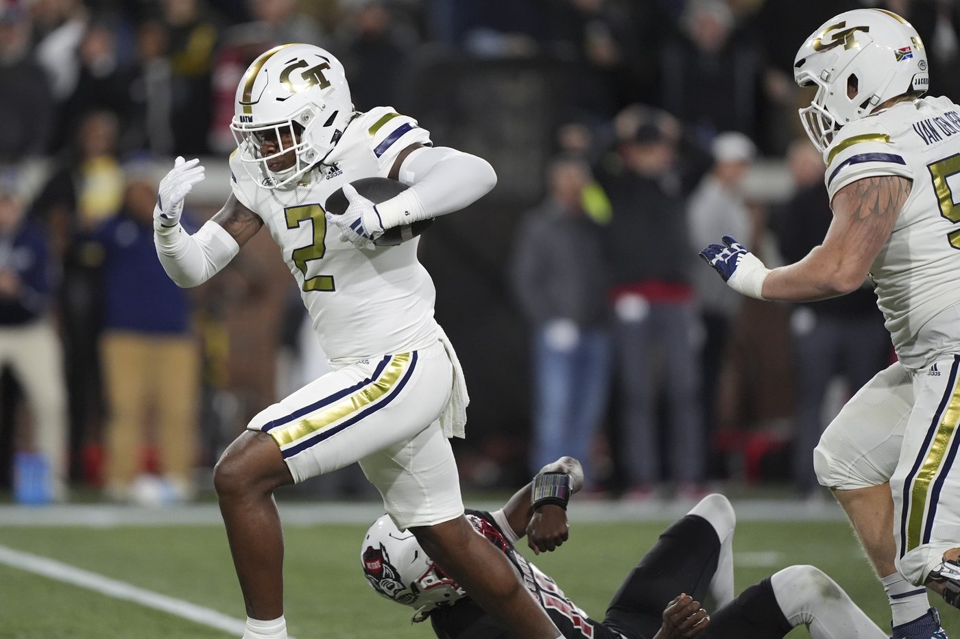 Philo delivers go-ahead TD run with 22 seconds remaining to lift Georgia Tech past N.C. State 30-29 | iNFOnews.ca