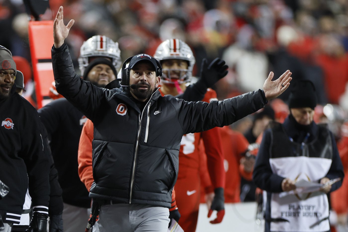 Howard throws 2 TD passes to Smith to help Ohio State rout Tennessee 42-17 in CFP | iNFOnews.ca Howard throws 2 TD passes to Smith to help Ohio State rout Tennessee 42-17 in CFP | iNFOnews.ca