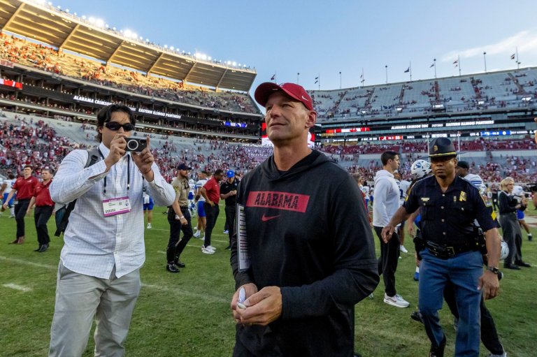 Alabama, Notre Dame, Miami on edge ahead of College Football Playoff bracket announcement | iNFOnews.ca