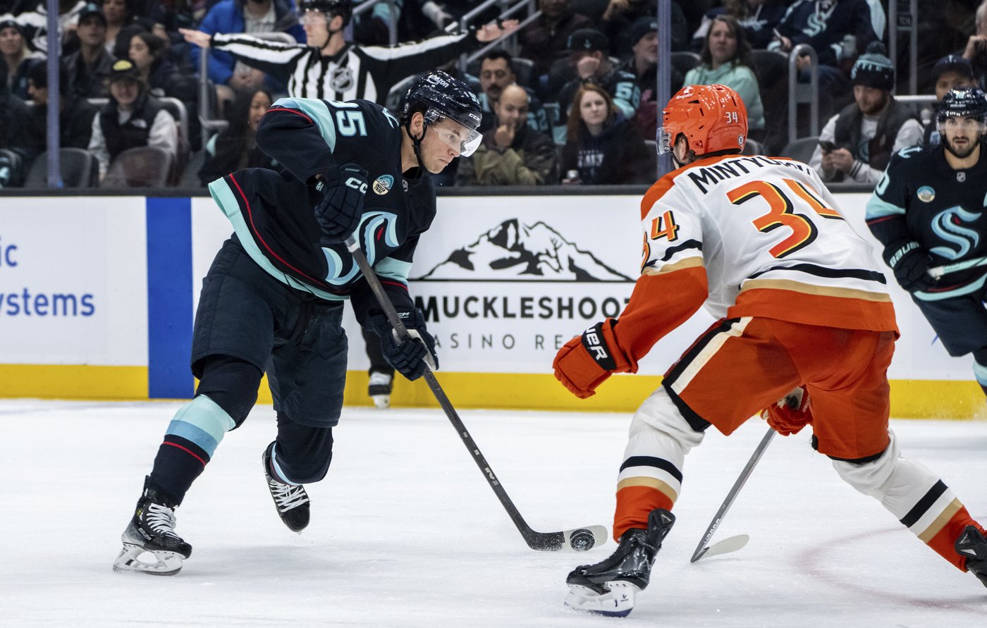 Gibson stops 42 shots as the Ducks beat the Kraken 5-2 | iNFOnews.ca