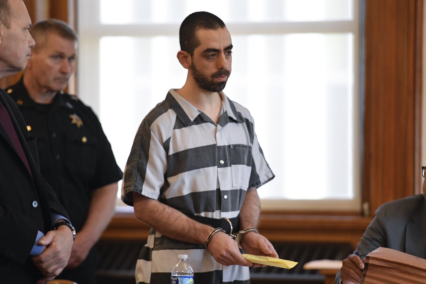The man who stabbed author Salman Rushdie on stage has been sentenced to 25 years in prison | iNFOnews.ca