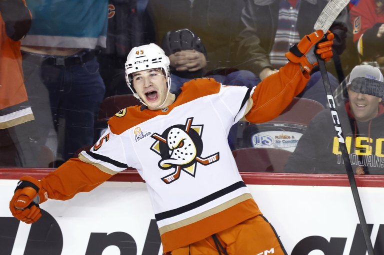 Sennecke nets hat trick in first NHL game in Canada as Ducks edge Flames 4-3 in OT | iNFOnews.ca