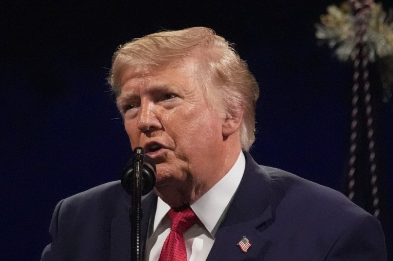 Trump posts a doctored photo of the Obamas and Air Force One with graffiti spray-painted on plane | iNFOnews.ca