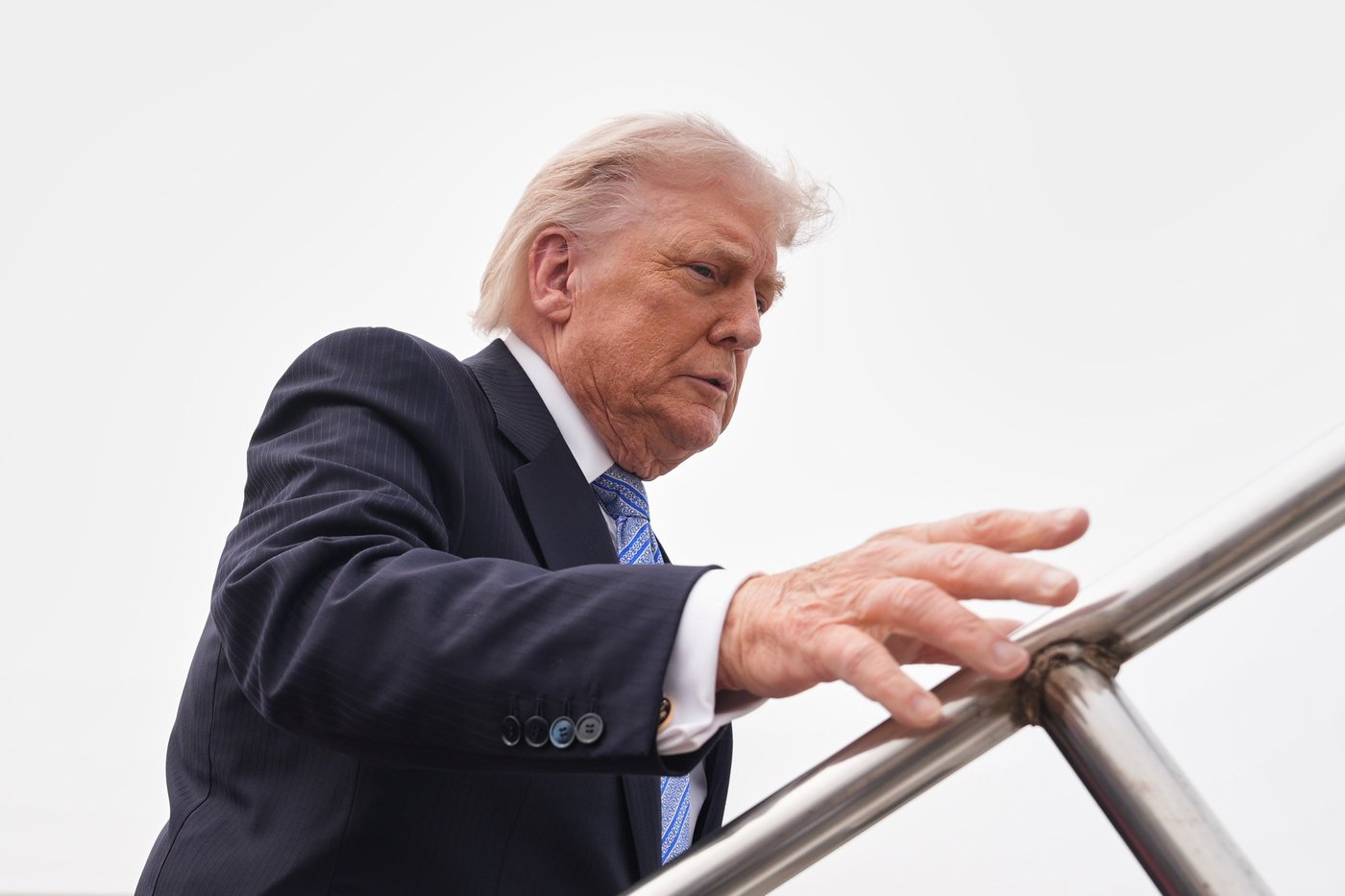 Trump wraps up 3-hour medical visit to Walter Reed and declares 'Everything checked out PERFECTLY' | iNFOnews.ca Trump wraps up 3-hour medical visit to Walter Reed and declares 'Everything checked out PERFECTLY' | iNFOnews.ca