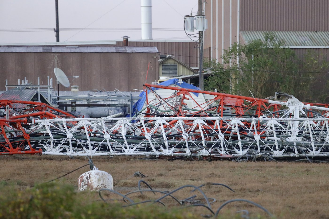 Helicopter crashes into radio tower in Houston, killing 4 | iNFOnews.ca