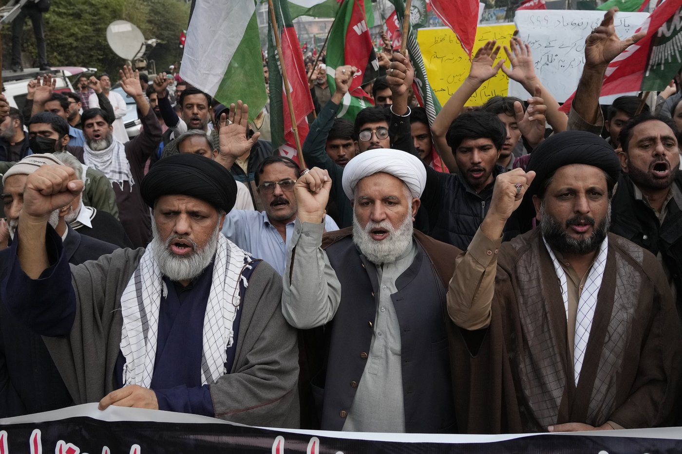Warring tribes in northwest Pakistan agree to a cease-fire after bloodshed | iNFOnews.ca
