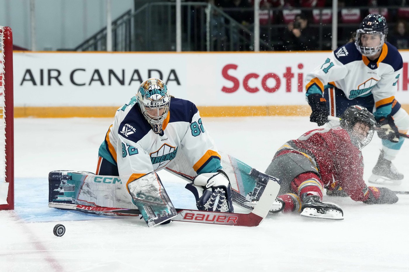 Osborne, Sirens blank Charge 4-0 in PWHL season opener | iNFOnews.ca