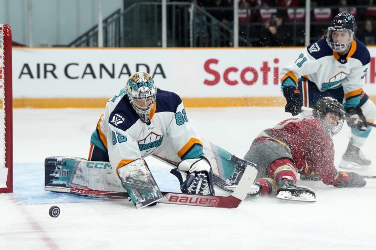 Osborne, Sirens blank Charge 4-0 in PWHL season opener | iNFOnews.ca