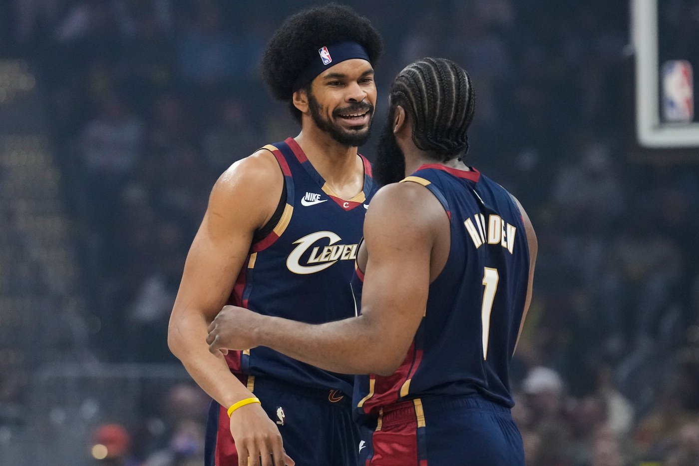Jarrett Allen sparks Cavaliers in return from injury, scores 18 in blowout over Heat | iNFOnews.ca