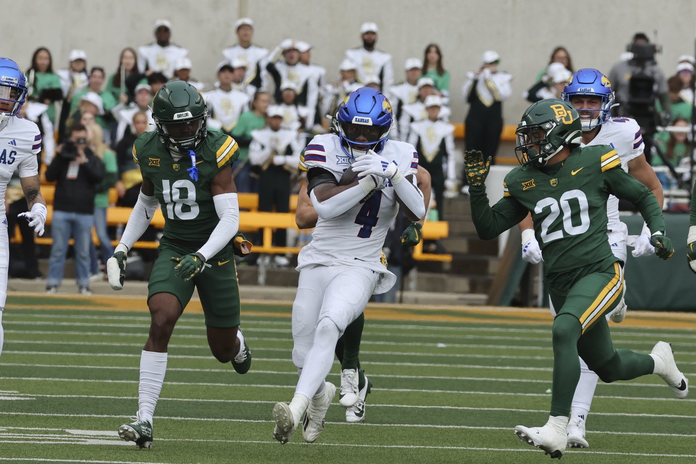 Baylor wins 6th straight as Sawyer Robertson throws 4 TDs in 45-17 win to end Kansas season | iNFOnews.ca Baylor wins 6th straight as Sawyer Robertson throws 4 TDs in 45-17 win to end Kansas season | iNFOnews.ca