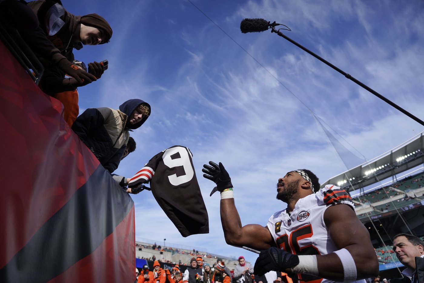 Garrett's comments about his future add wrinkle to Browns' worst season since 0-16 in 2017 | iNFOnews.ca