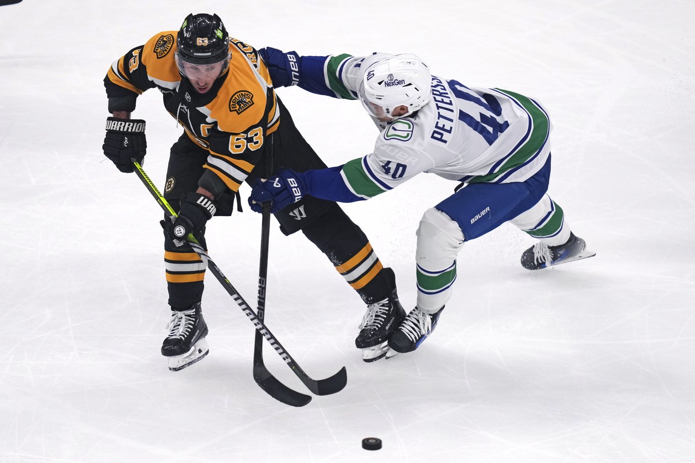 DeBrusk scores in return to Boston as Canucks shut out Bruins 2-0 behind Lankinen | iNFOnews.ca DeBrusk scores in return to Boston as Canucks shut out Bruins 2-0 behind Lankinen | iNFOnews.ca