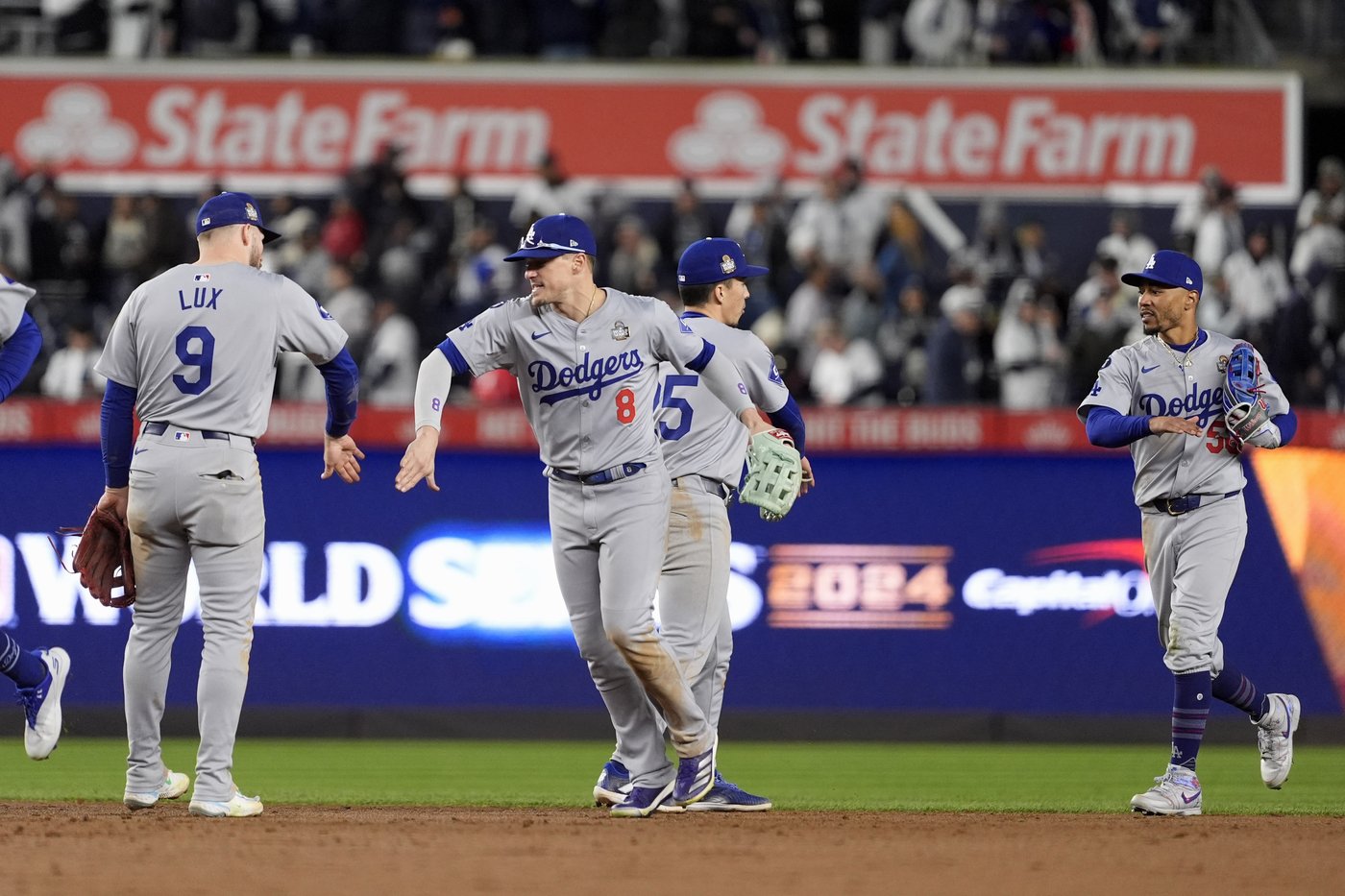 World Series Game 3 averages 13.64 million, beats 'Monday Night Football' | iNFOnews.ca World Series Game 3 averages 13.64 million, beats 'Monday Night Football' | iNFOnews.ca