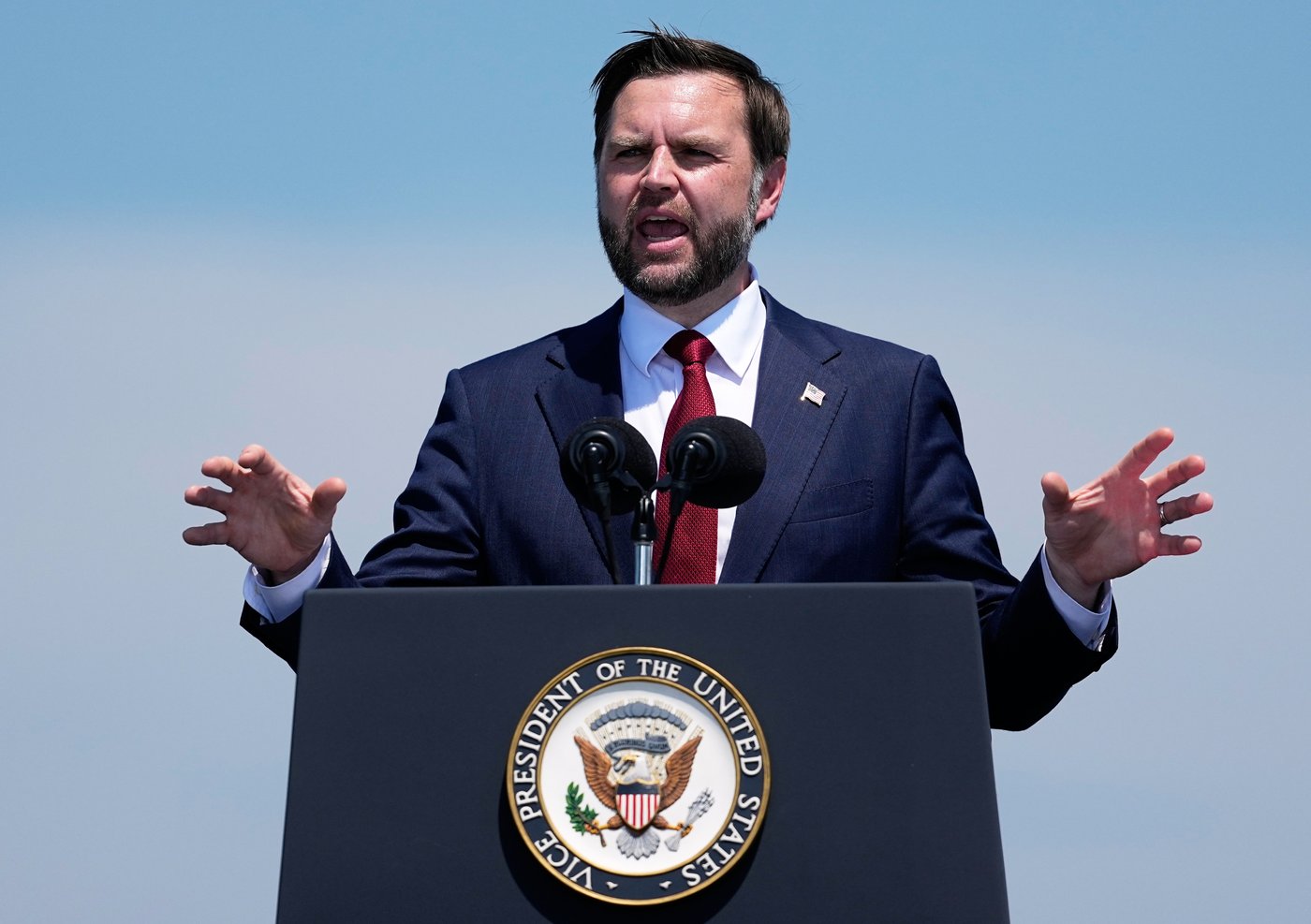 Trump suggests a standing order to attack Iran if it assassinates him. But Vance would make the call | iNFOnews.ca Trump suggests a standing order to attack Iran if it assassinates him. But Vance would make the call | iNFOnews.ca