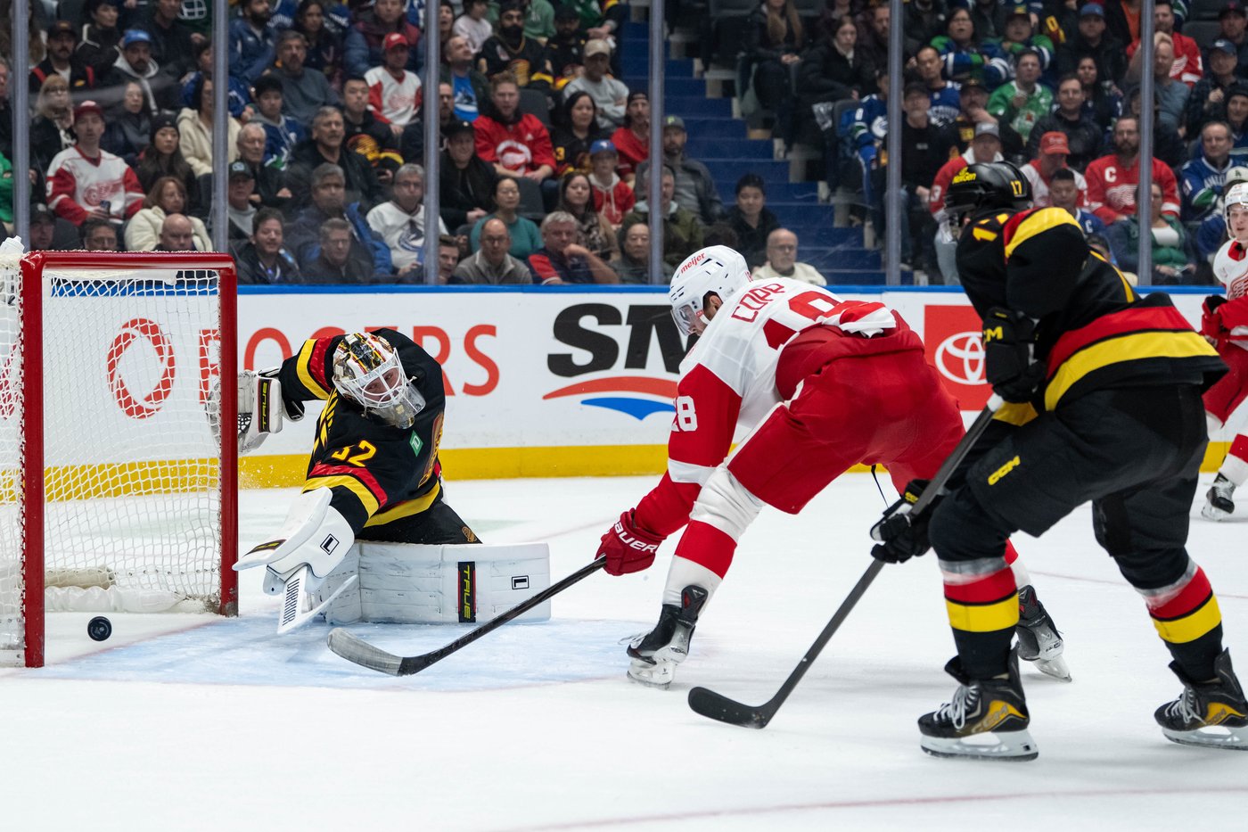 Gibson nets shutout as Red Wings roll past struggling Canucks 4-0 | iNFOnews.ca Gibson nets shutout as Red Wings roll past struggling Canucks 4-0 | iNFOnews.ca