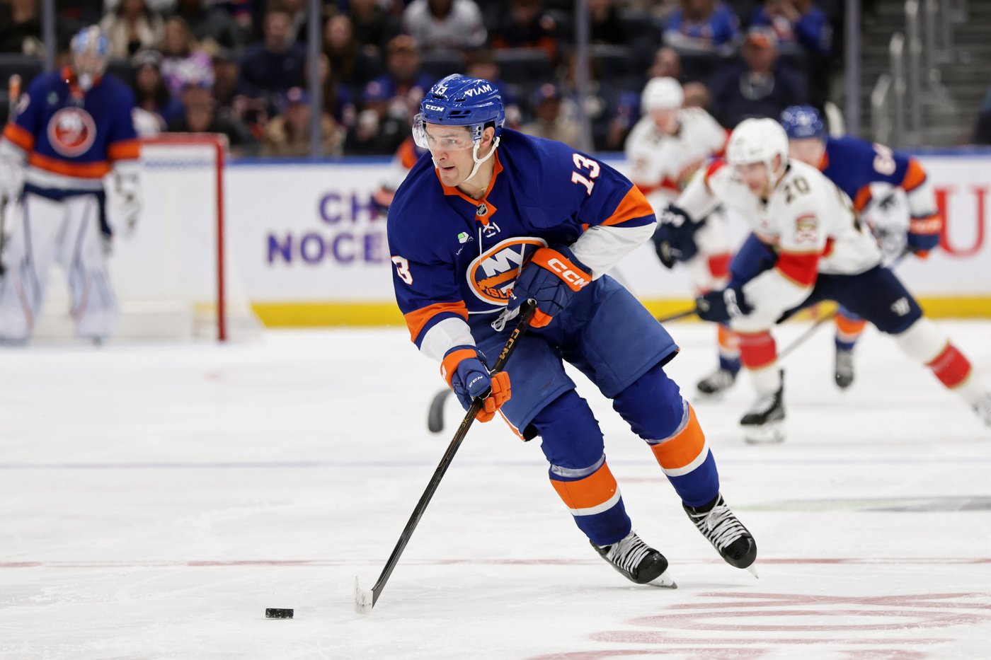 Islanders' Mathew Barzal won't skate for two weeks after aggravating an injury | iNFOnews.ca
