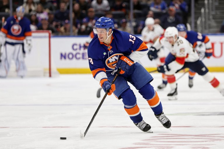 Islanders' Mathew Barzal won't skate for two weeks after aggravating an injury | iNFOnews.ca