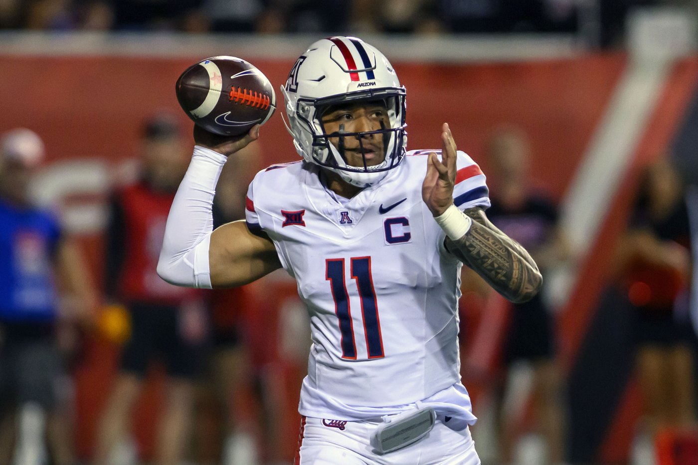 Fifita throws 2 TDs and Arizona's defense stops No. 10 Utah on four 4th downs in 23-10 win | iNFOnews.ca