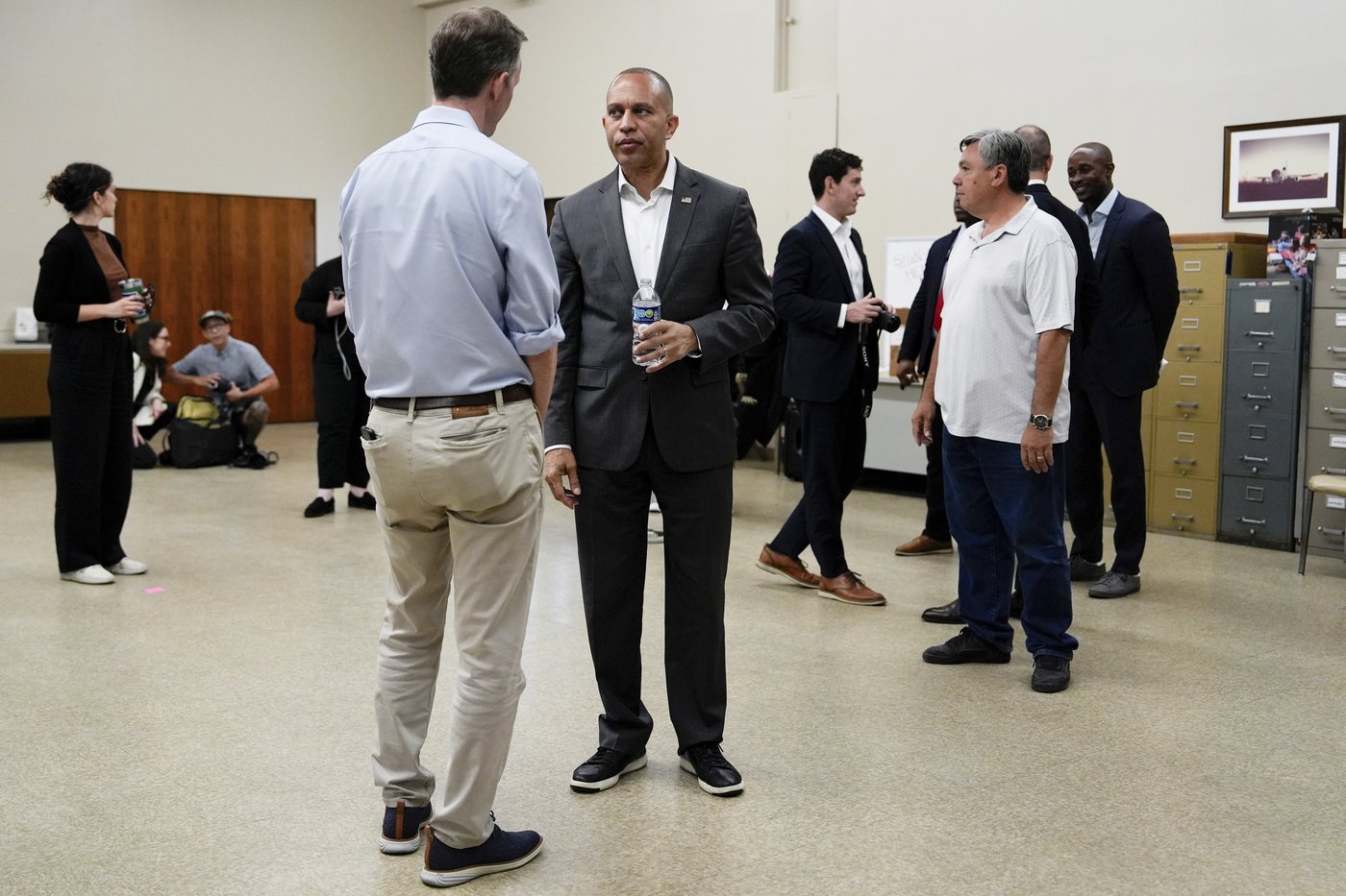 Hakeem Jeffries chooses calm over chaos as Democrats work to win the House majority | iNFOnews.ca