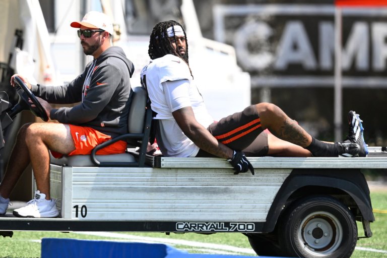 Browns place DE Alex Wright on injured reserve, sign Derek Barnett | iNFOnews.ca