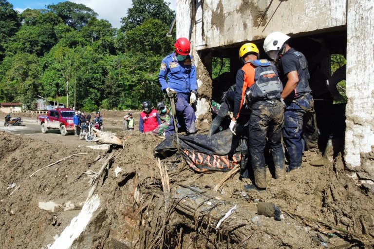 Flooding recovery efforts underway in Indonesia, Sri Lanka and Thailand as death tolls rise | iNFOnews.ca