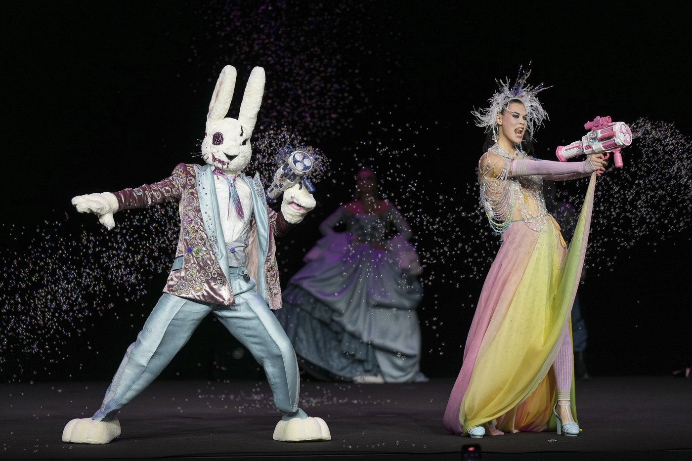 Julien Fournié’s “First Circus” turns couture into a theatrical spectacle in Paris | iNFOnews.ca Julien Fournié’s “First Circus” turns couture into a theatrical spectacle in Paris | iNFOnews.ca