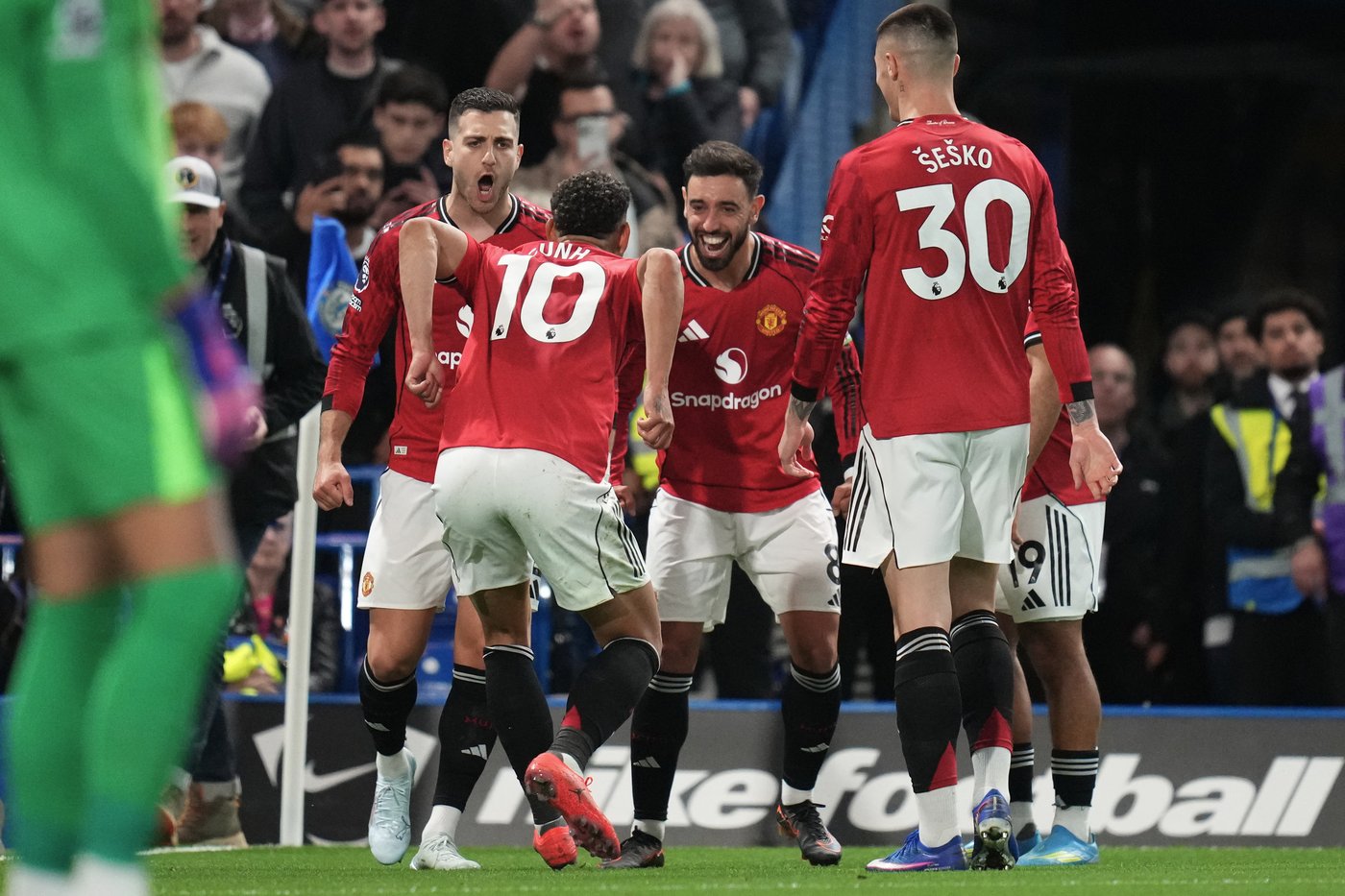 Late goal hurts Tottenham's Premier League survival hopes and Chelsea loses to Man United | iNFOnews.ca Late goal hurts Tottenham's Premier League survival hopes and Chelsea loses to Man United | iNFOnews.ca