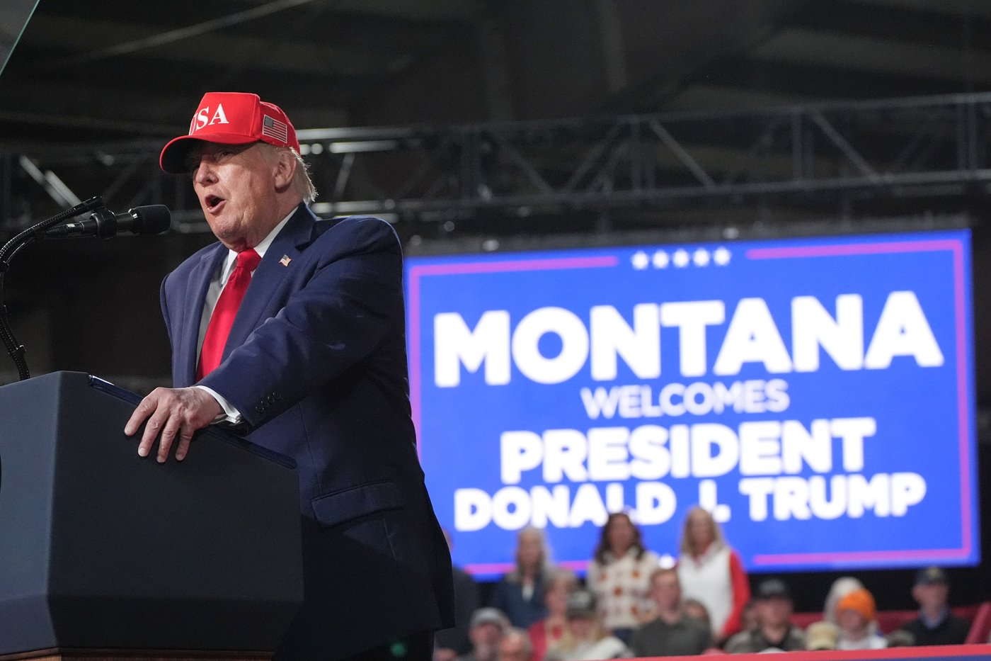 Trump defends gifted Air Force One from Qatar and makes 2nd Amendment pitch as he campaigns for GOP | iNFOnews.ca Trump defends gifted Air Force One from Qatar and makes 2nd Amendment pitch as he campaigns for GOP | iNFOnews.ca