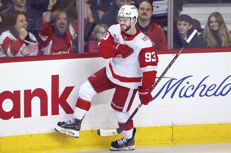 Red Wings' Alex DeBrincat pushing for spot on U.S. Olympic team | iNFOnews.ca