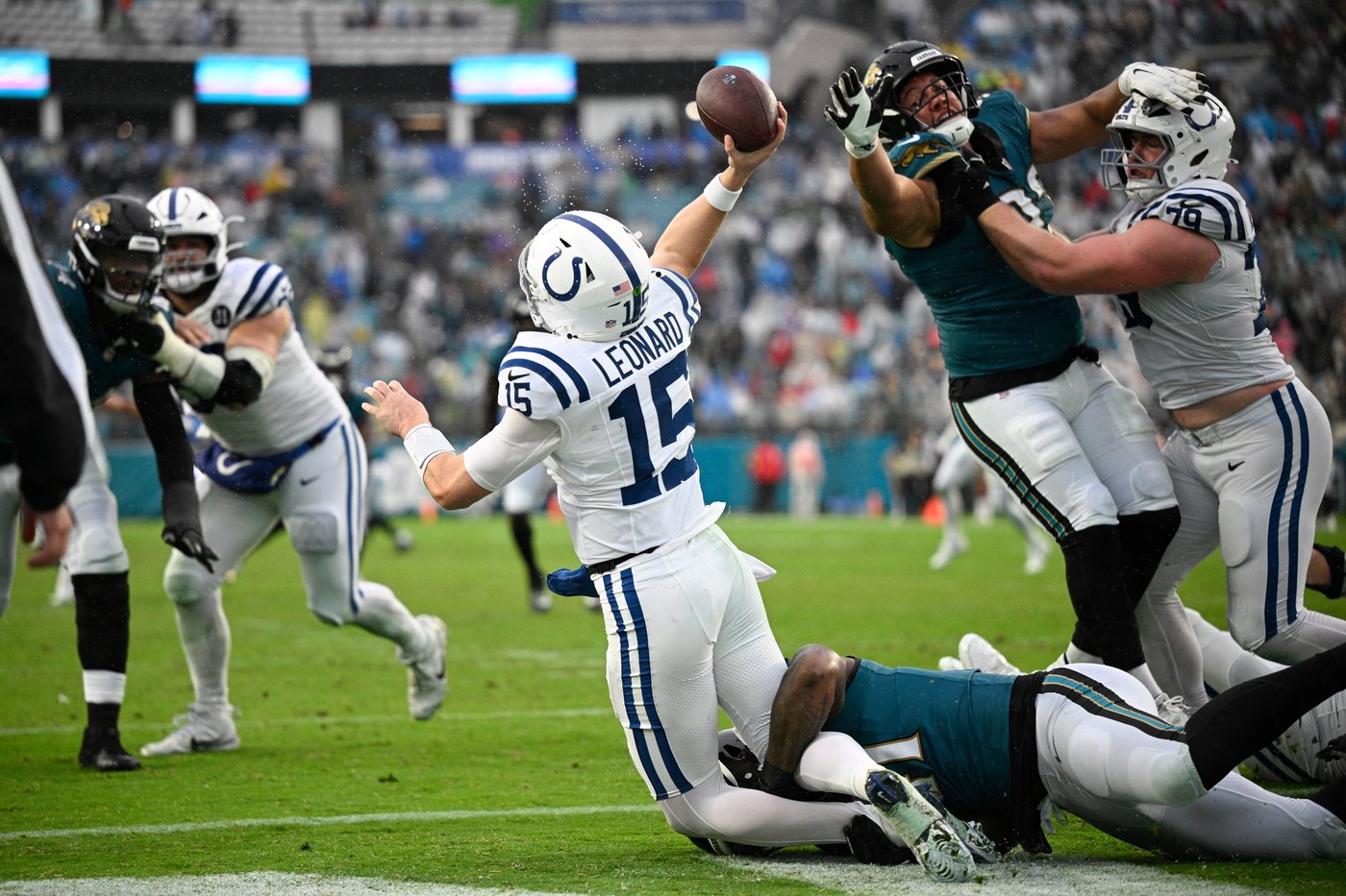 Daniel Jones hurt in Jaguars' 11th consecutive home win against the Colts, 36-19 | iNFOnews.ca