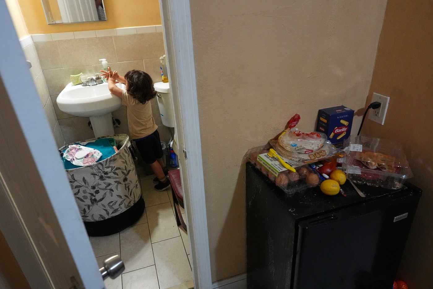 Photos of families who set off on migration journeys and found themselves torn apart | iNFOnews.ca