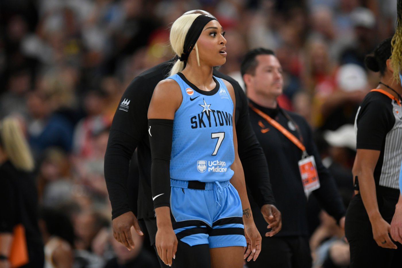 Sky's Carrington says she never claimed that the Flagrant 2 foul on her was white privilege | iNFOnews.ca Sky's Carrington says she never claimed that the Flagrant 2 foul on her was white privilege | iNFOnews.ca