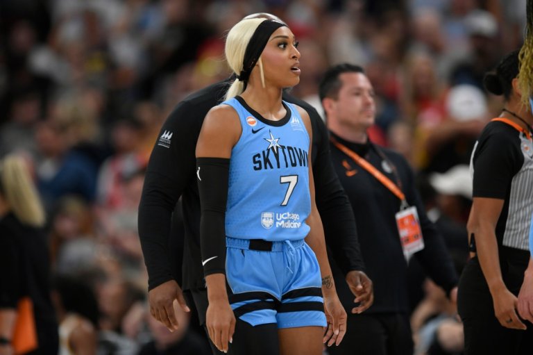 Sky's Carrington says she never claimed that the Flagrant 2 foul on her was white privilege | iNFOnews.ca