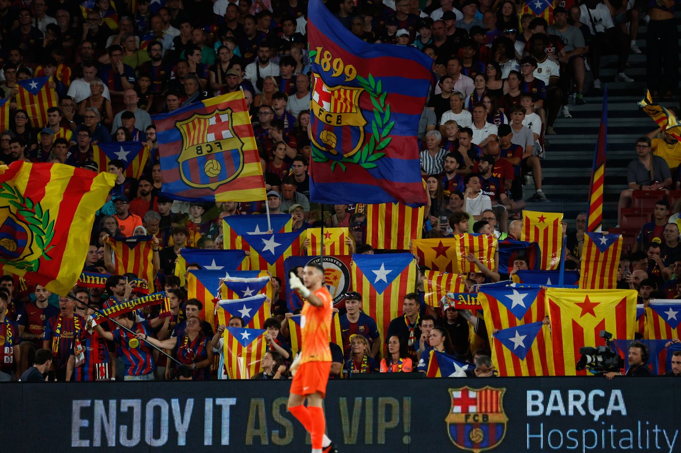 Barcelona scraps tribute to Spain World Cup winners. Act supporting Catalan symbol held instead | iNFOnews.ca Barcelona scraps tribute to Spain World Cup winners. Act supporting Catalan symbol held instead | iNFOnews.ca