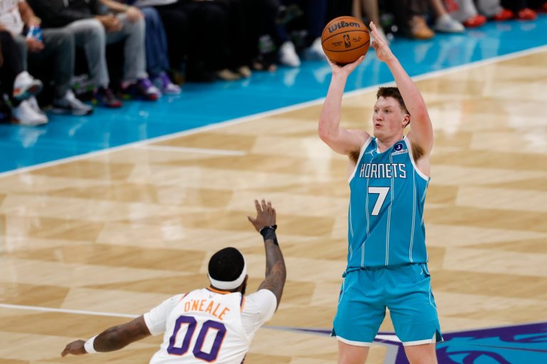 Charlotte's Kon Knueppel sets Hornets' franchise record for 3-pointers in a season | iNFOnews.ca