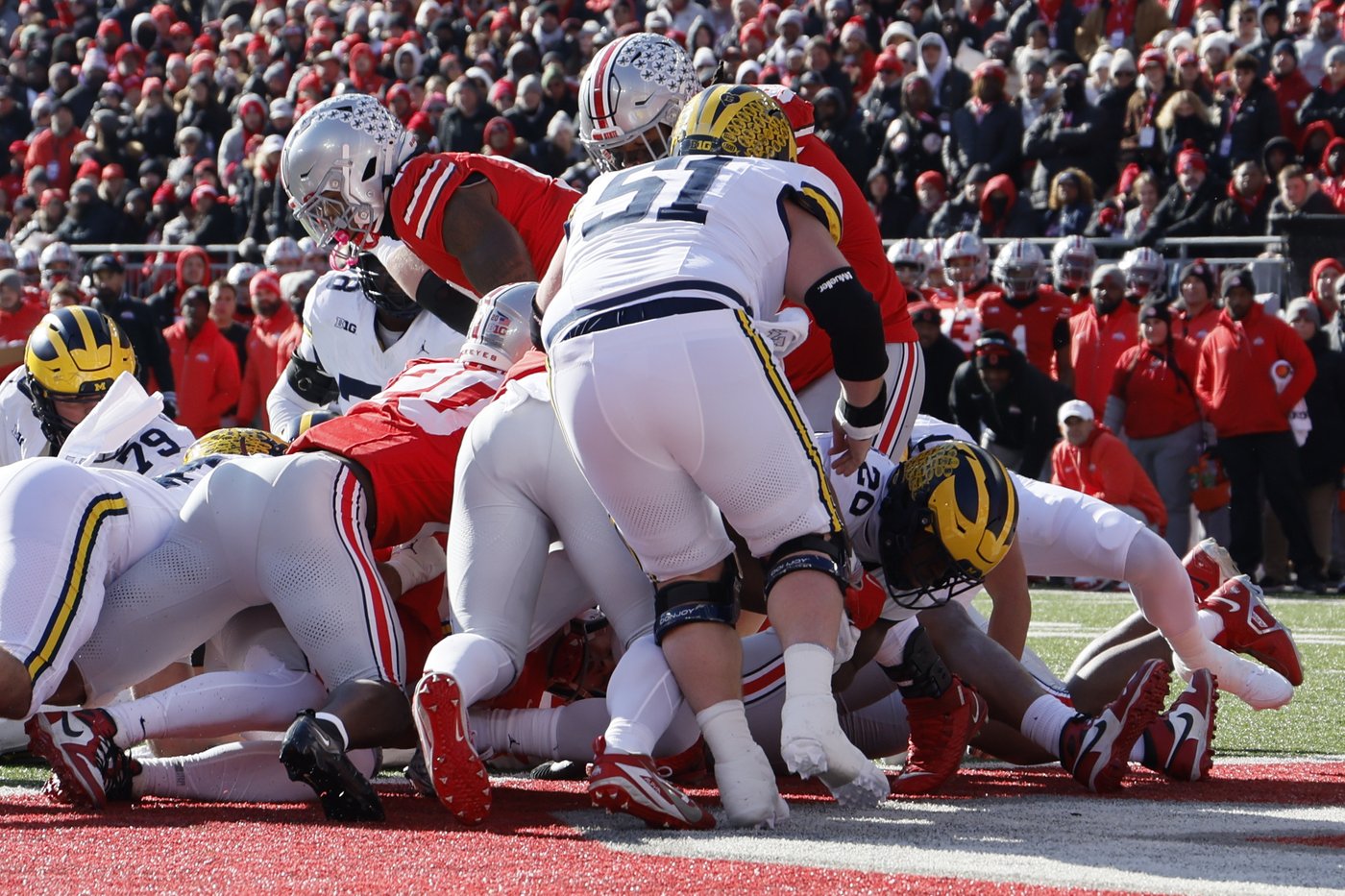 Michigan, Ohio State players brawl after Wolverines beat No. 2 Buckeyes. Police use pepper spray | iNFOnews.ca Michigan, Ohio State players brawl after Wolverines beat No. 2 Buckeyes. Police use pepper spray | iNFOnews.ca