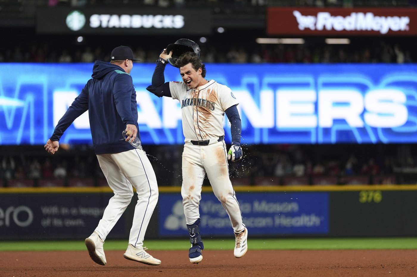 Young walks it off and Mariners top Astros in 11 innings | iNFOnews.ca Young walks it off and Mariners top Astros in 11 innings | iNFOnews.ca