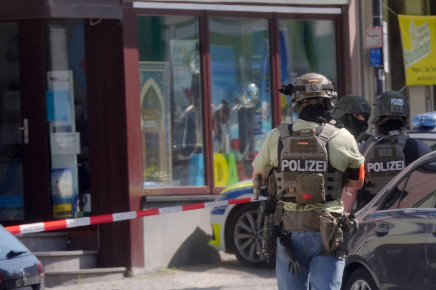 Police free 2 people after hostage alarm at German bank but find no perpetrators | iNFOnews.ca