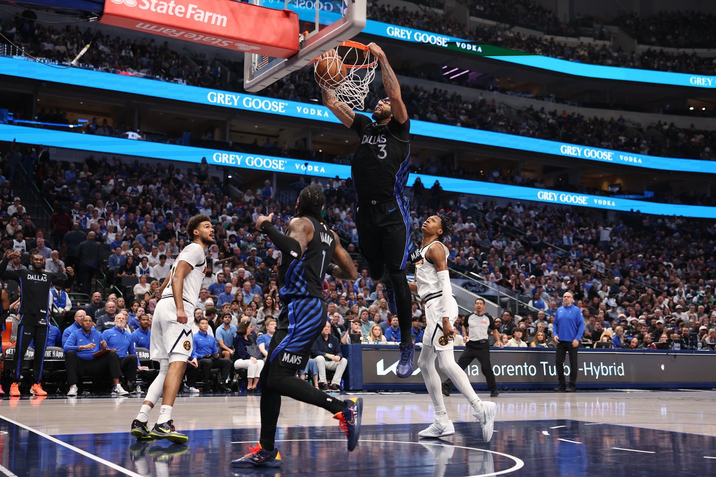 Flagg scores 33 points, Davis adds 31 as Mavericks beat Nuggets 131-130 | iNFOnews.ca